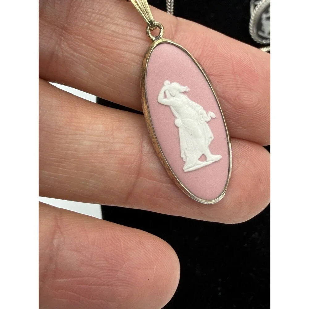 Wedgwood Jasperware Black & Pink Ring Necklace Jewelry Set 2 PCs - Picture 8 of 15